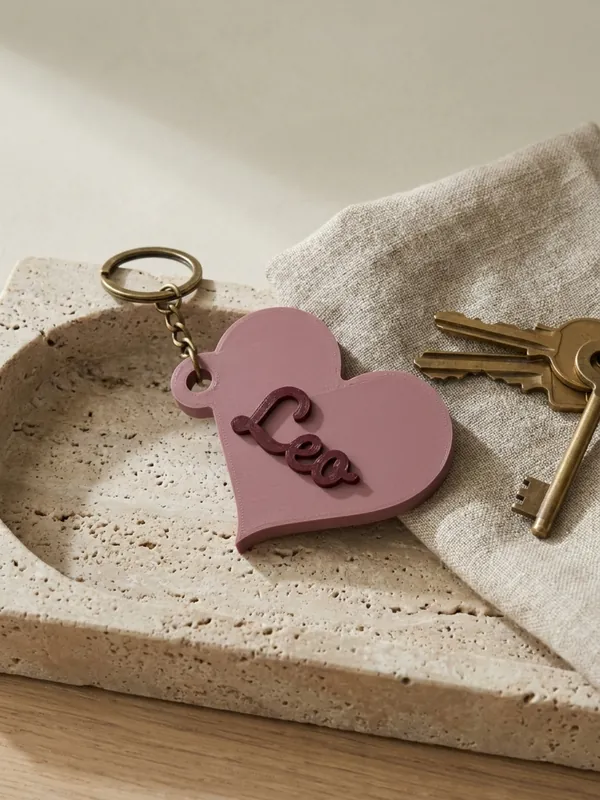 Pink heart-shaped keychain with the name Leo, made in the Keychains generator.